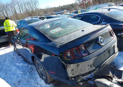 2014 Ford Mustang V6 Premium из США, поврежденный, VIN 1ZVBP8AM2E5209011